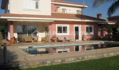 Luxury 4 bedroom house with swimming pool for sale in Lakatamia