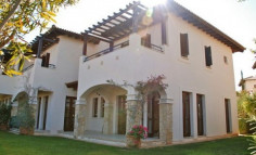 Four bedroom townhouse for sale at Aphrodite Hills 