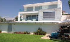 Fabulous modern 5 bedroom house with panoramic sea views 