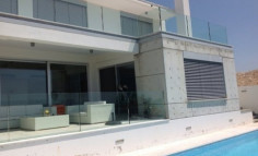 Fabulous modern 5 bedroom house with panoramic sea views 