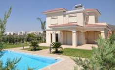Three bedroom house 100m from the beach 
