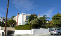 Modern house at sfalagiotissa 