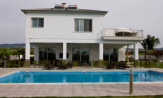 Large luxury villa in Moni 