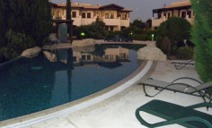 Nice 2-bed garden apartment on the golf course at helios heights 