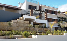 A 5-bedroom villa in Ayios Tychonas with unobstructed views 