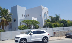 Four-bedroom house for sale near the sea! 