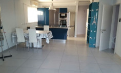 Fully renovated top floor, 3-bed apartment with sea views. 200 meters to the beach! 