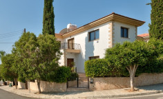 A luxury 4-bed villa for sale at Linopetra, behind sklavenitis spmk, in an upscale exclusive neighbourhood!