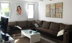 For sale a 3-bedroom detached house, 2khms from the beach! 