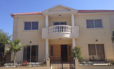 Nice 4-bed villa for sale in crown plaza area! 