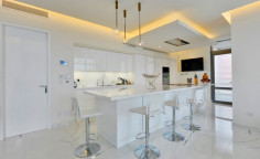 Fantastic new, modern apartment opposite the beach! 