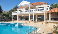 Spacious villa on the beach with large private garden and swimming pool 
