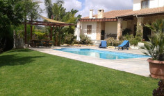 Large 5-bedroom villa in Pareklisia with mature gardens for sale 