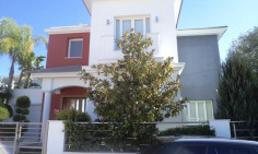 5-bed villa near the beach! 