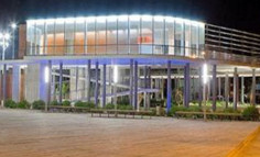 Luxury seafront commercial building 