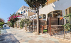 Beautiful 2 bed maisonette in gated complex, 50m from the sea, Limassol 