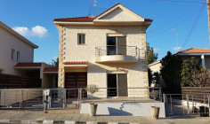 Three bedroom house with pool and garden for sale in Parekklisia, Limassol 