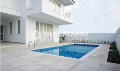 Luxury 3 bedrooms house with swimming pool for sale in Dhekelia