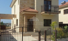 Luxury 3 bedroom house for sale in Pyrgos