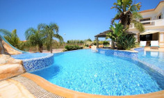 Beautiful 5 bedroom house with swimming pool for sale in Sea Caves Pegeia