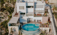 6 bedroom villa with swimming pool for sale in Agios Tychonas