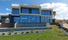 Beautiful 4 bedroom house with swimming pool for sale in Kato Paphos