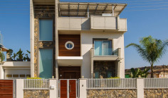 Luxury 4 bed house with swimming pool for sale in Agios Tychonas