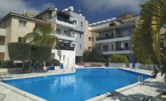 Large 3 bedroom penthouse with swimming pool for sale in Universal