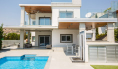 Modern 4 bedroom villa in Agios Tychonas 