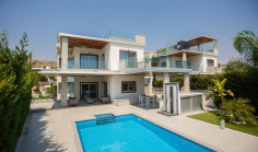 Modern 4 bedroom villa in Agios Tychonas 