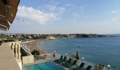 Luxury 7 bedroom house with swimming pool for sale in Coral Bay