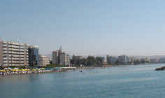 Spacious 2 bedroom apartment with swimming pool for sale in Limassol