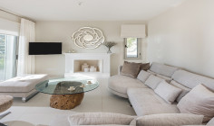 Large 3 bedroom villa with swimming pool for sale in Kamares