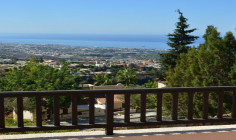 Large 3 bedroom villa with swimming pool for sale in Kamares