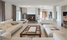 Large 3 bedroom villa with swimming pool for sale in Kamares
