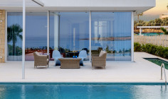 Spacious 4 bedroom villa with swimming pool for sale in Coral Bay