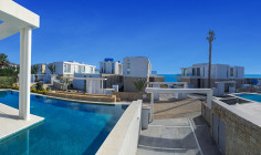Spacious 4 bedroom villa with swimming pool for sale in Coral Bay