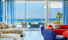 Spacious 4 bedroom villa with swimming pool for sale in Coral Bay