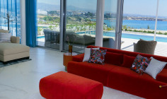 Spacious 4 bedroom villa with swimming pool for sale in Coral Bay
