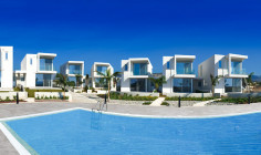 Spacious 4 bedroom villa with swimming pool for sale in Coral Bay