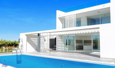 Luxury 3 bedroom villa with swimming pool for sale in Coral Bay