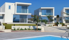 Luxury 4 bedrooms villa with swimming pool for sale in Coral Bay