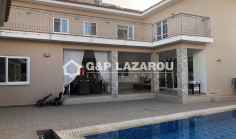Lovely 5 bedrooms house with swimming pool for sale in Strovolos