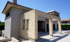 4 bedroom house with swimming pool for sale in Latsi