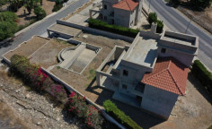 Spacious 3 bedroom house with swimming pool for sale in Mesa Chorio