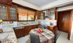 6 bedroom furnished villa with swimming pool to rent in Emba