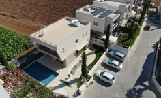 Luxury 3 bedroom villa with swimming pool for sale in Chloraka