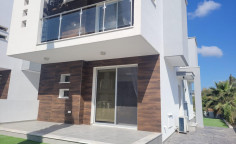 3 bedroom furnished villa with swimming pool to rent in Chloraka