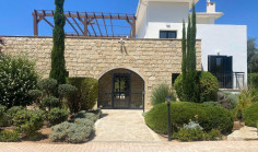 Luxury 4 bedroom furnished house with swimming pool for sale in Aphrodite Hills