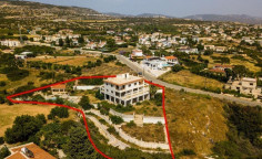 Luxury 4 bedrooms house with swimming pool for sale in Peyia